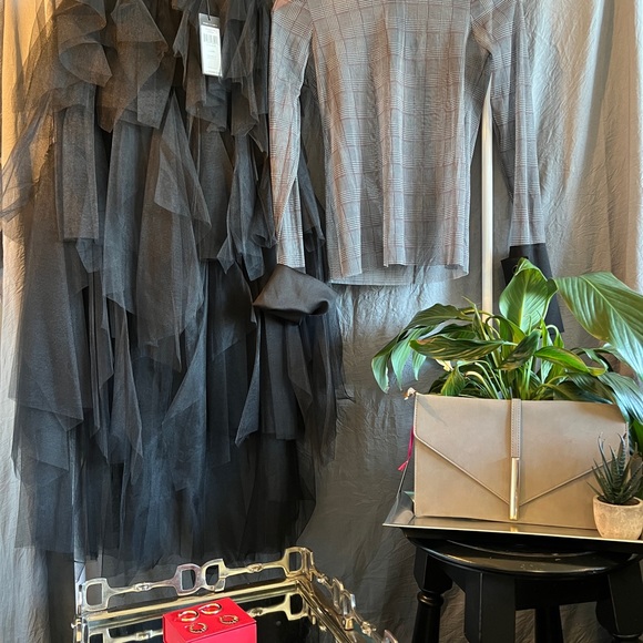 BLACK FRIDAY PRICE DROP! BCBG Tulle Maxi skirt (NWT) w/ free top of choice - Picture 5 of 6